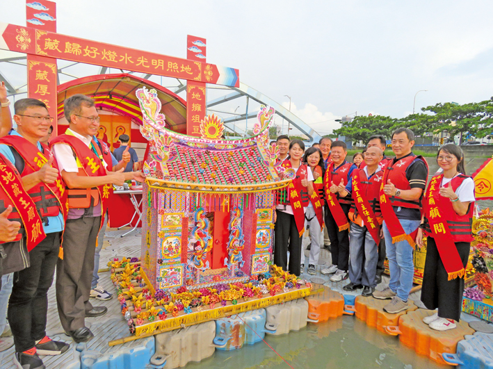 鹿港地藏王廟放水燈重現鹿港風華祭水靈  祈求國泰民安風調雨順四時無災闔家平安